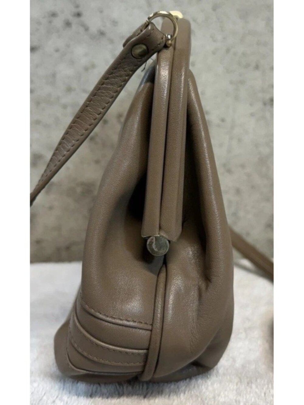 Vintage John Romain Beige Tan Leather Small Crossbody Handbag Purse Shoulder Bag - Picture 4 of 9